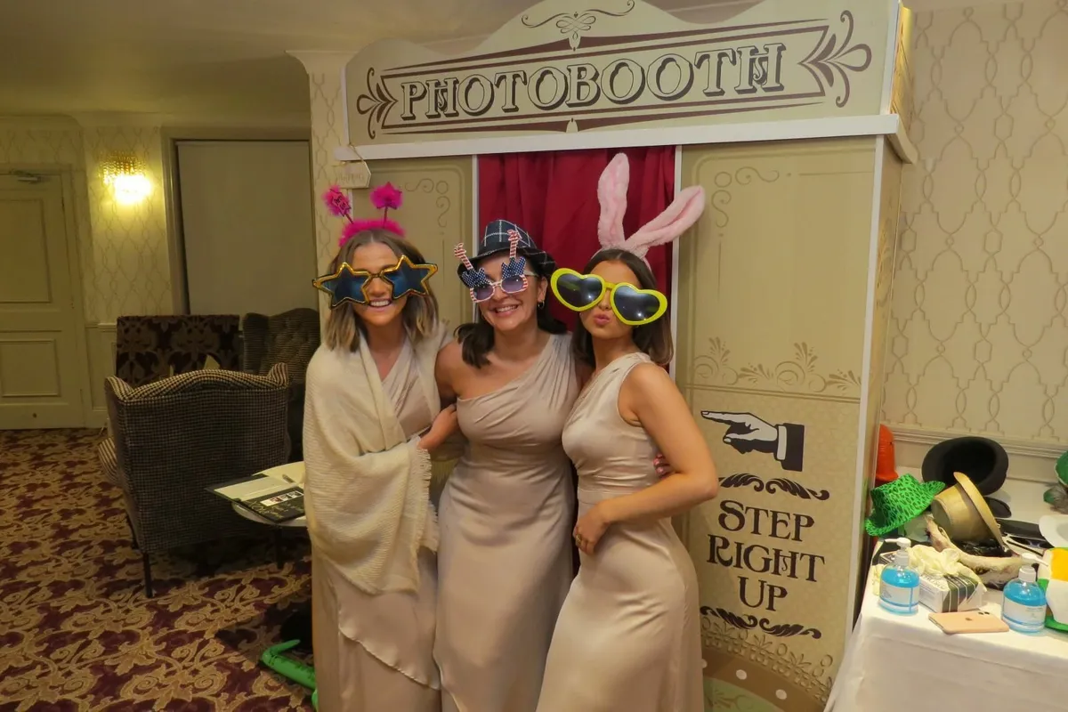 Vintage PhotoBooth Hire Galway – Classic Elegance - Image 3