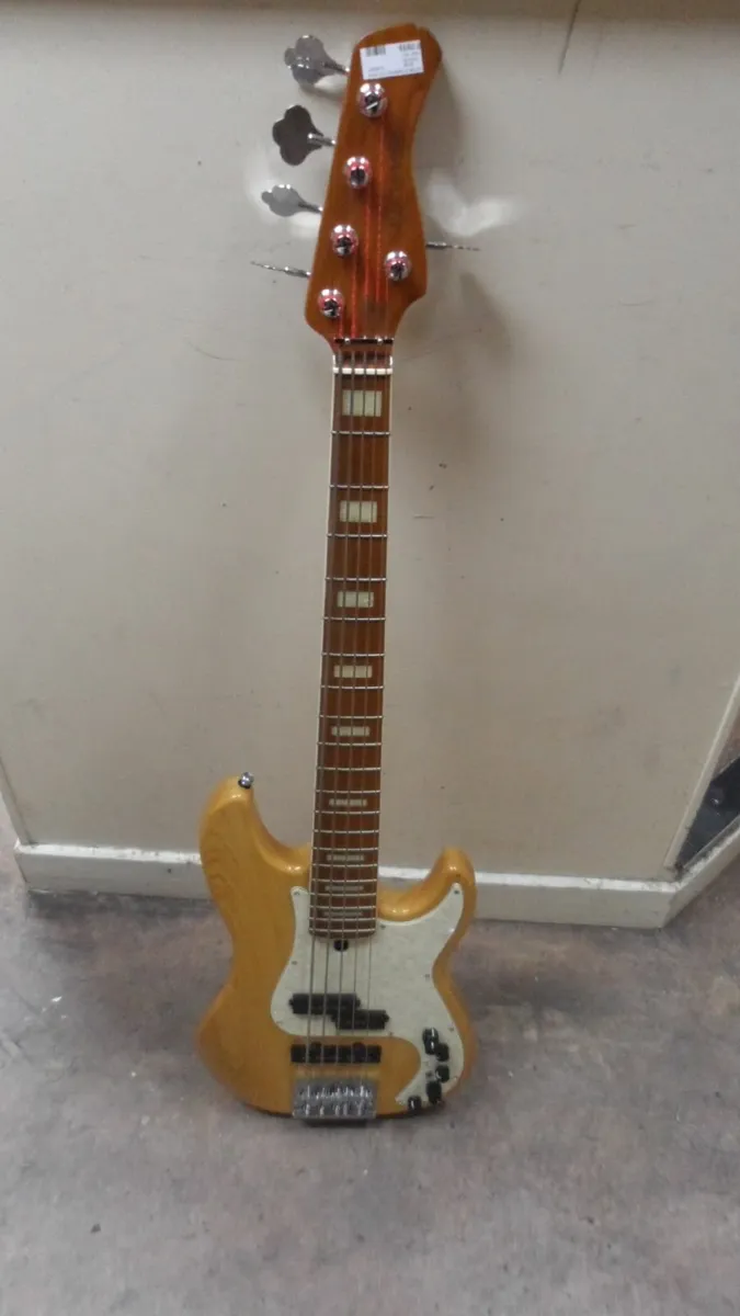 Marcus Miller P8 - 5 String Bass - Image 1