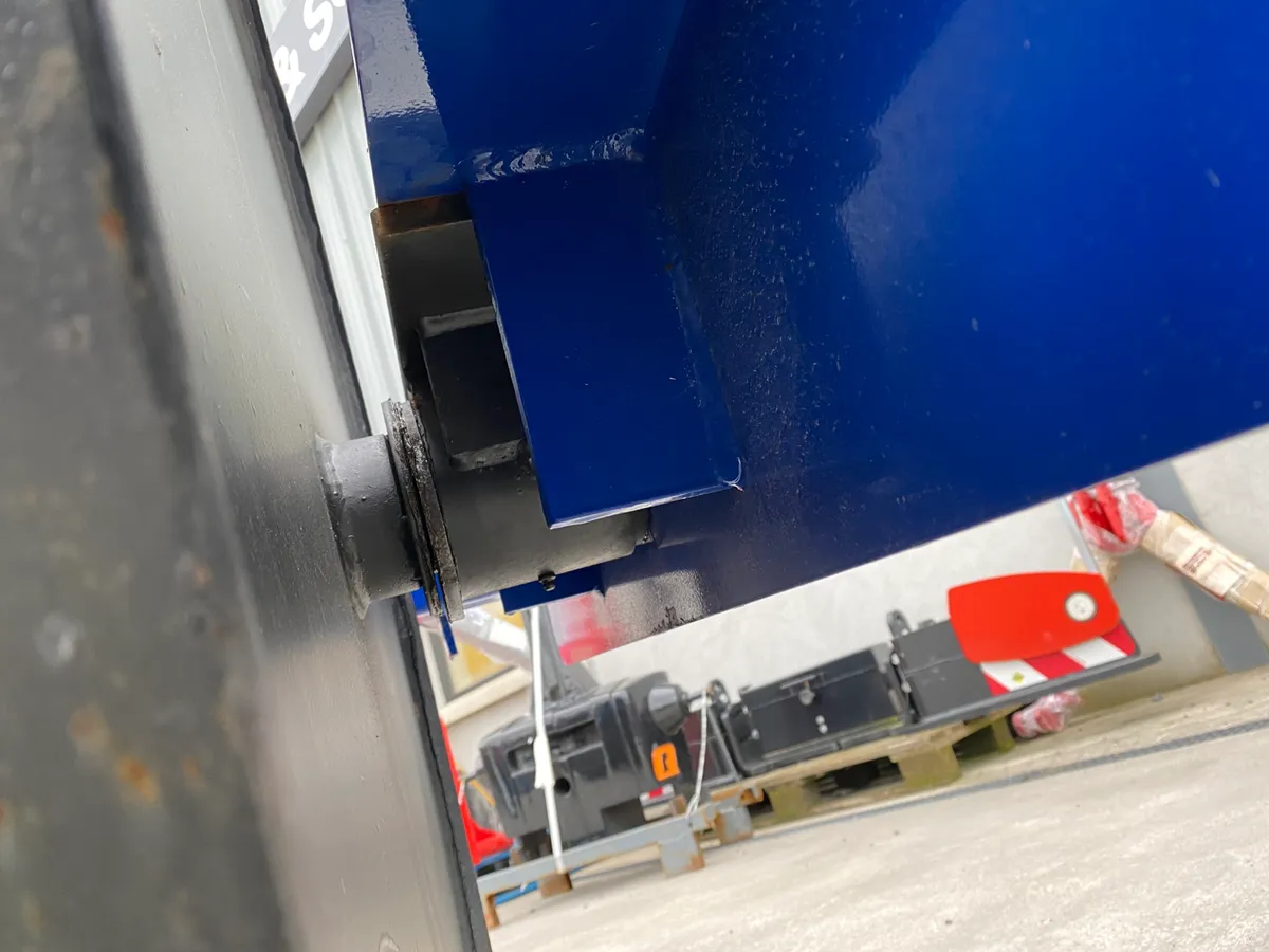 Watson 9x36x14 land roller - Image 4