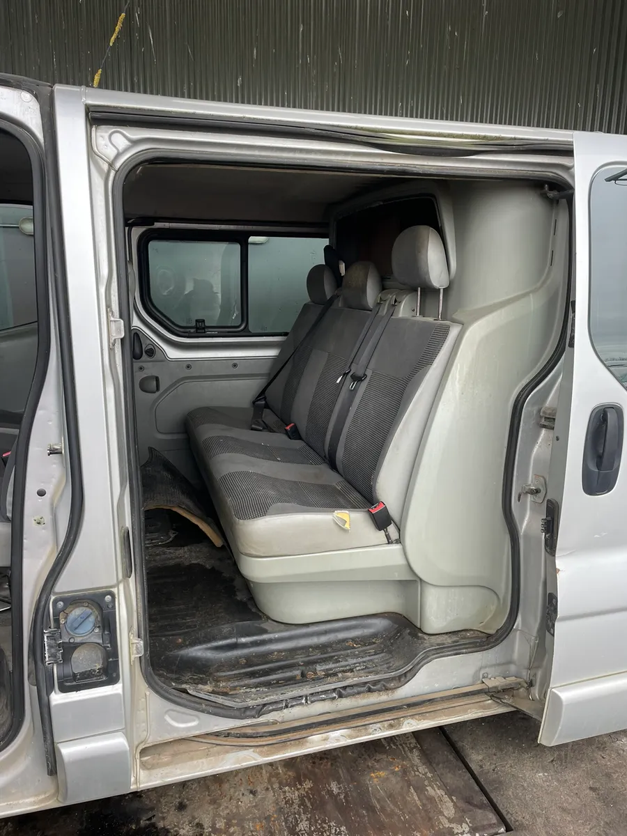131 Renault traffics crew cab seats for sale - Image 1
