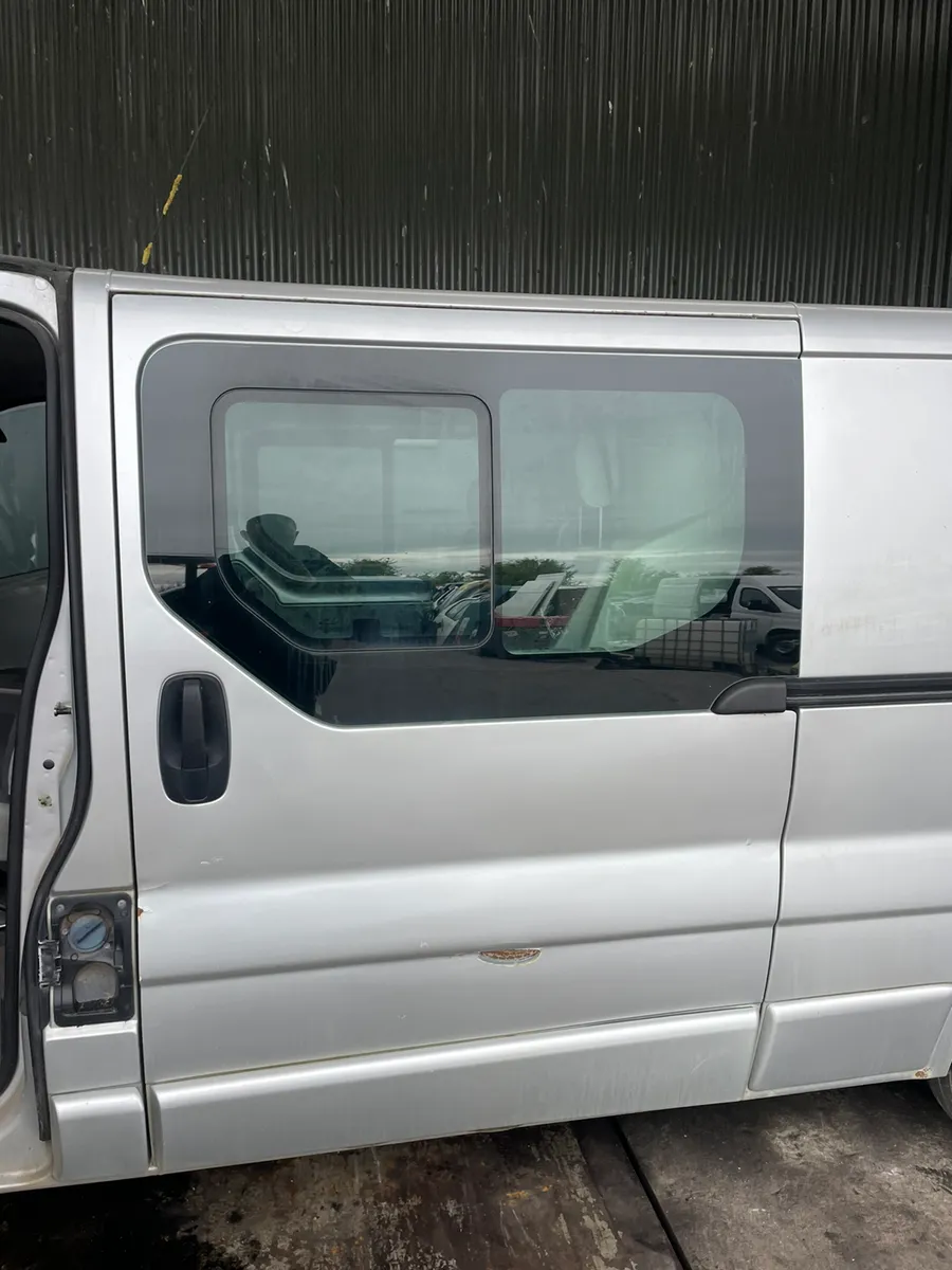 131 Renault traffics crew cab seats for sale - Image 2