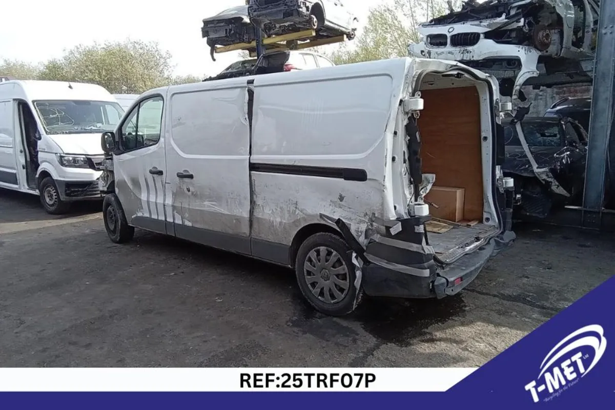 2021 RENAULT TRAFFIC BREAKING FOR PARTS - Image 4