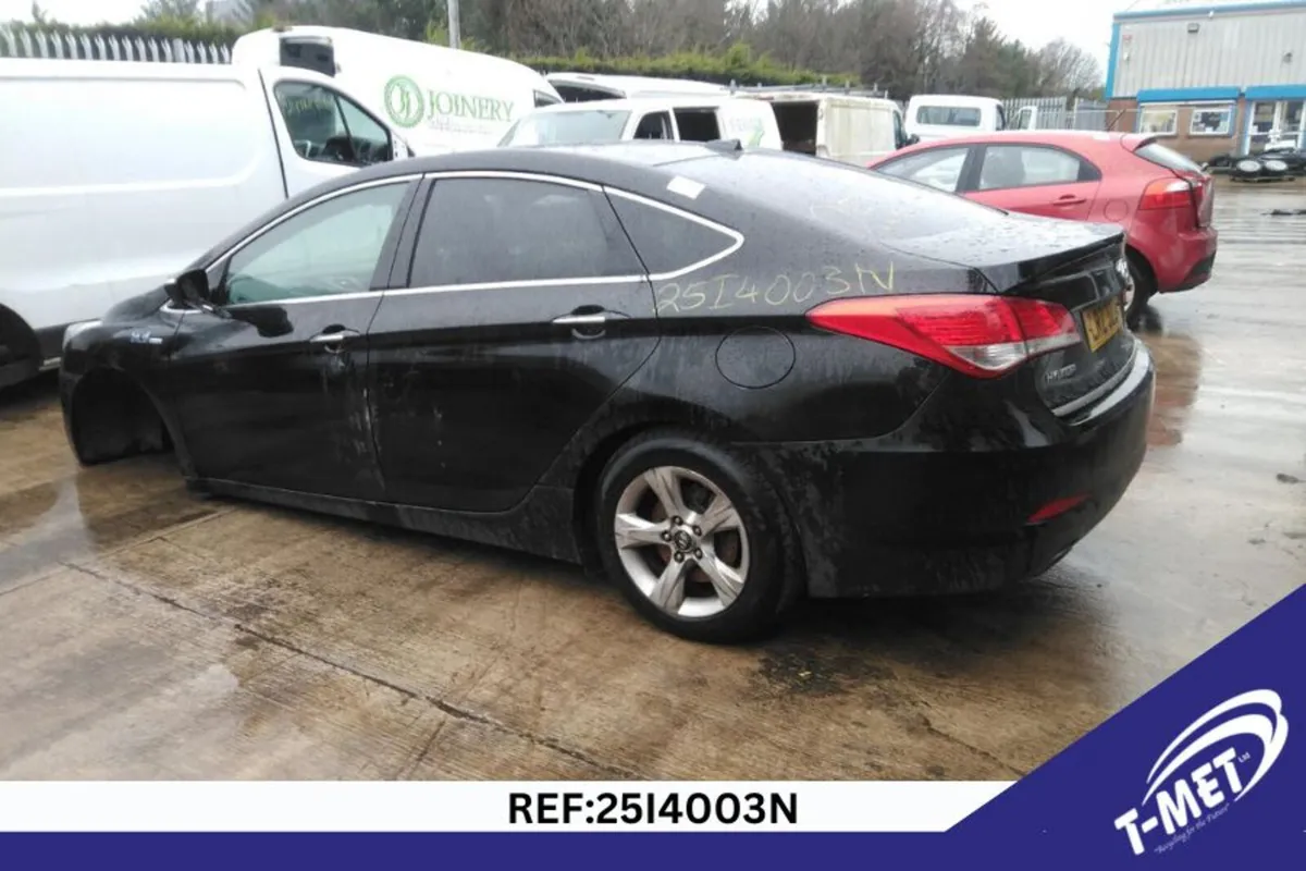 2013 HYUNDAI I40 BREAKING FOR PARTS - Image 2