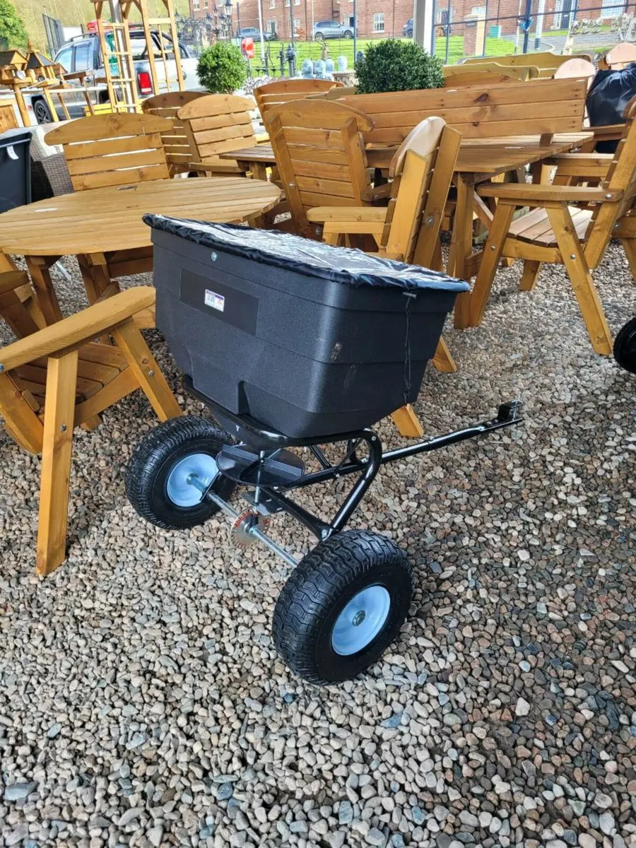 Towable fertilizer spreader quad atv lawnmower - Image 1