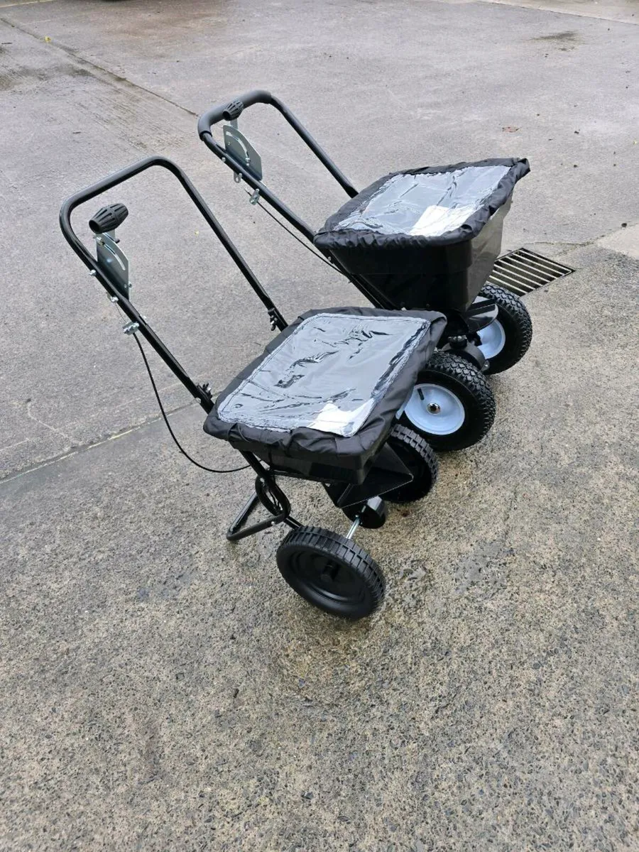 Walk behind lawn Fertilizer Spreader - Image 2