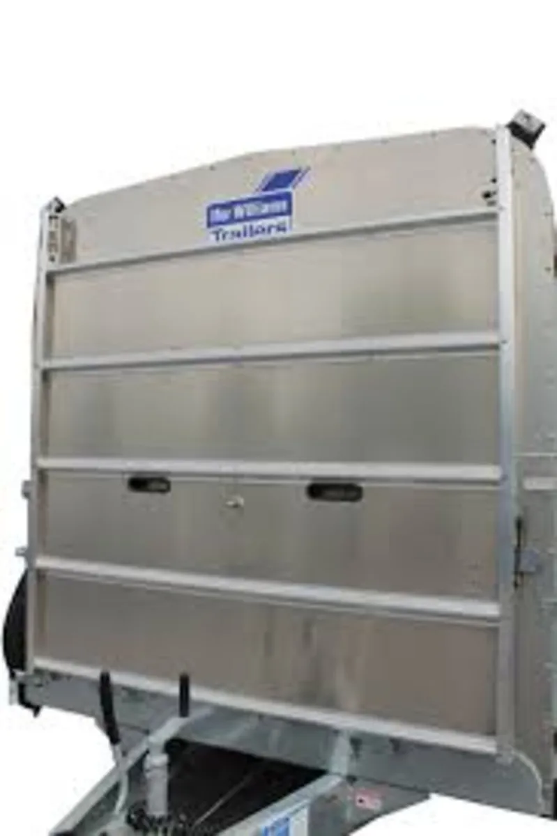 Used ifor Williams cattle & sheep dividing gates - Image 1