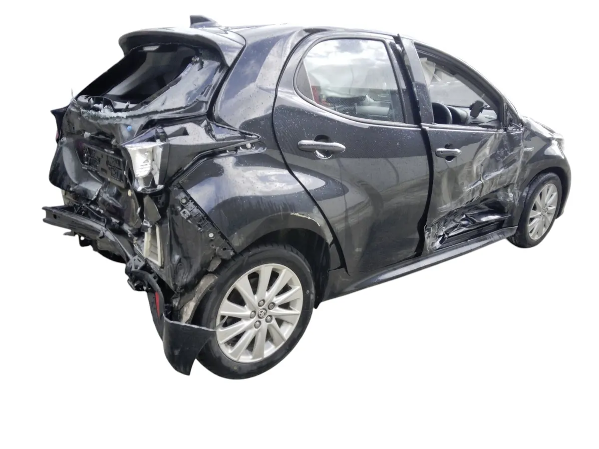2021 TOYOTA YARIS HYBRID Breaking/Dismantling - Image 3