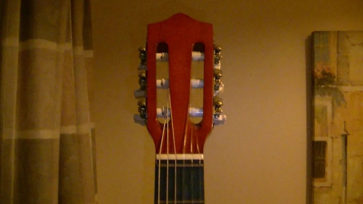 Herald Guitar - Image 4