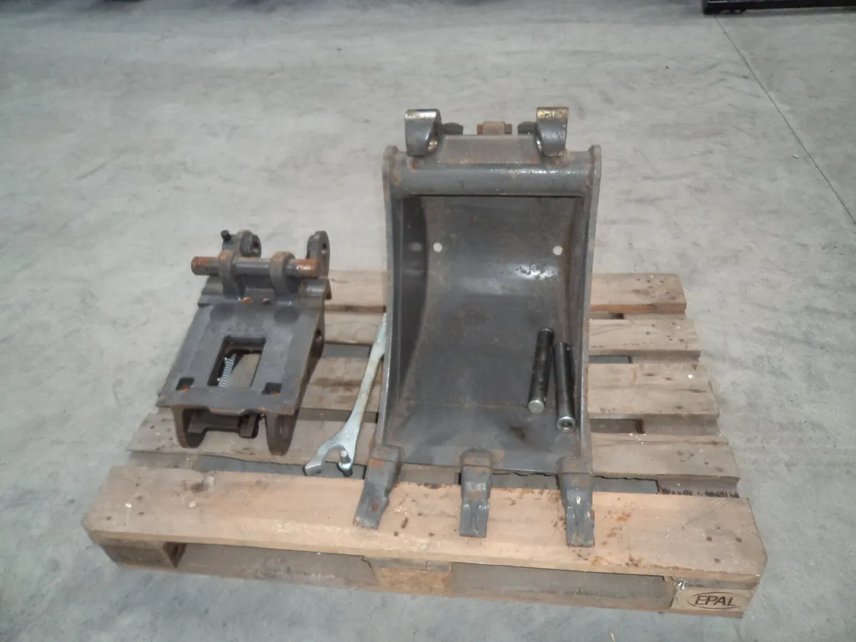 Klac Bucket & Quick Hitch - Image 1