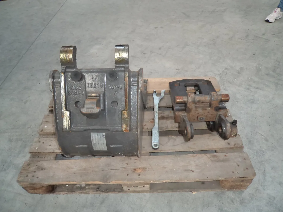 Klac Bucket & Quick Hitch - Image 4