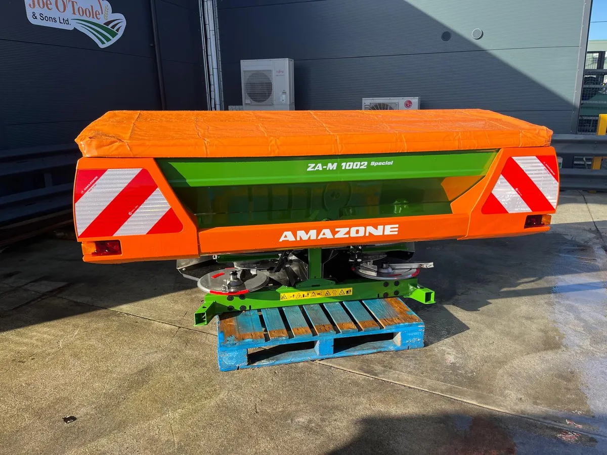 Zam 1002 Fertilizer Spreader - Image 1