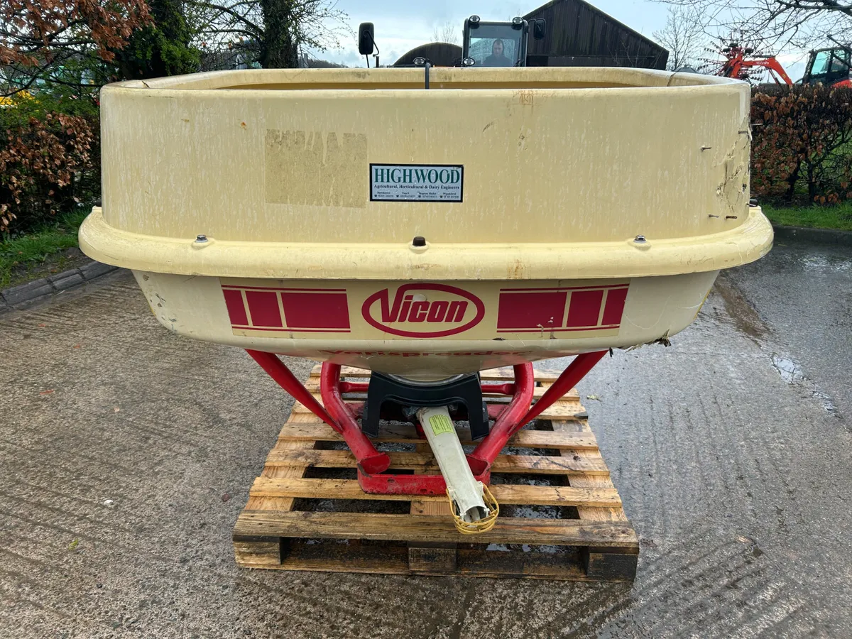Vicon fertiliser sower - Image 1