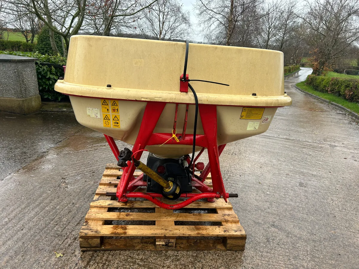 Vicon fertiliser sower - Image 4