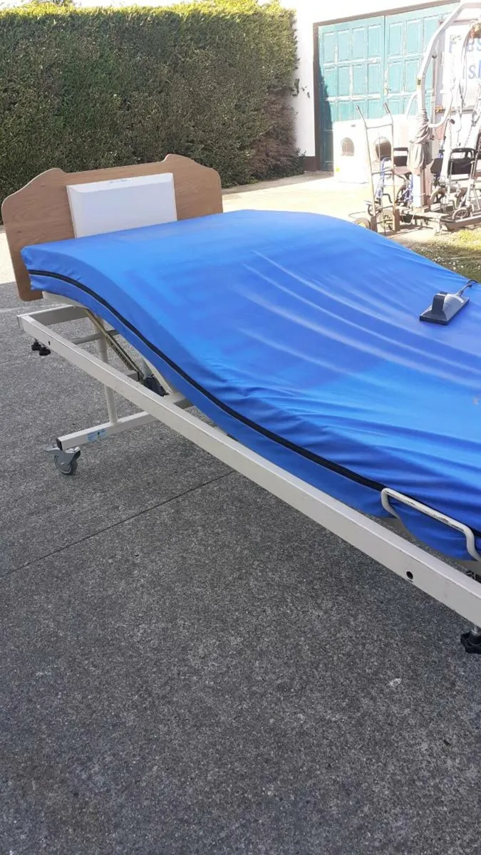 Hospital Bed. - Image 4