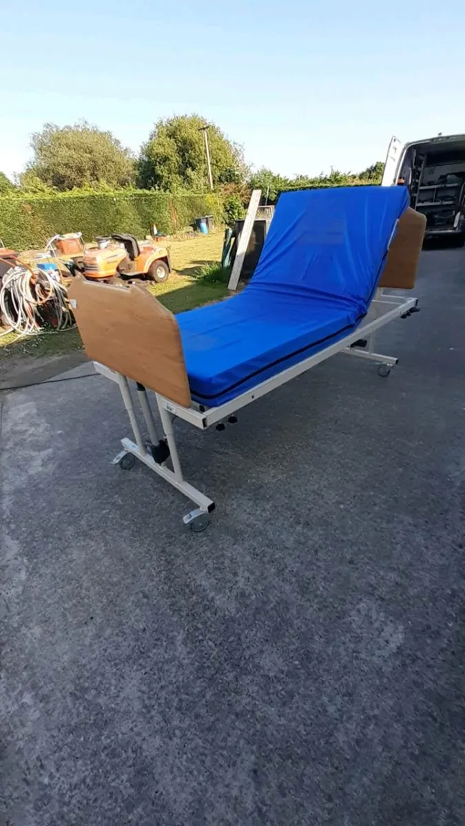 Hospital Bed. - Image 1