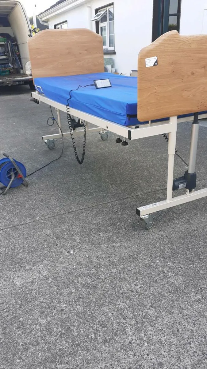 Hospital Bed. - Image 2