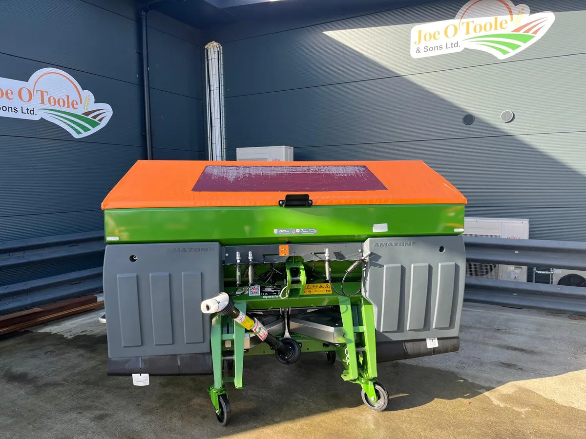 New ZAV 1700 Litre Fertilizer Spreader - Image 3