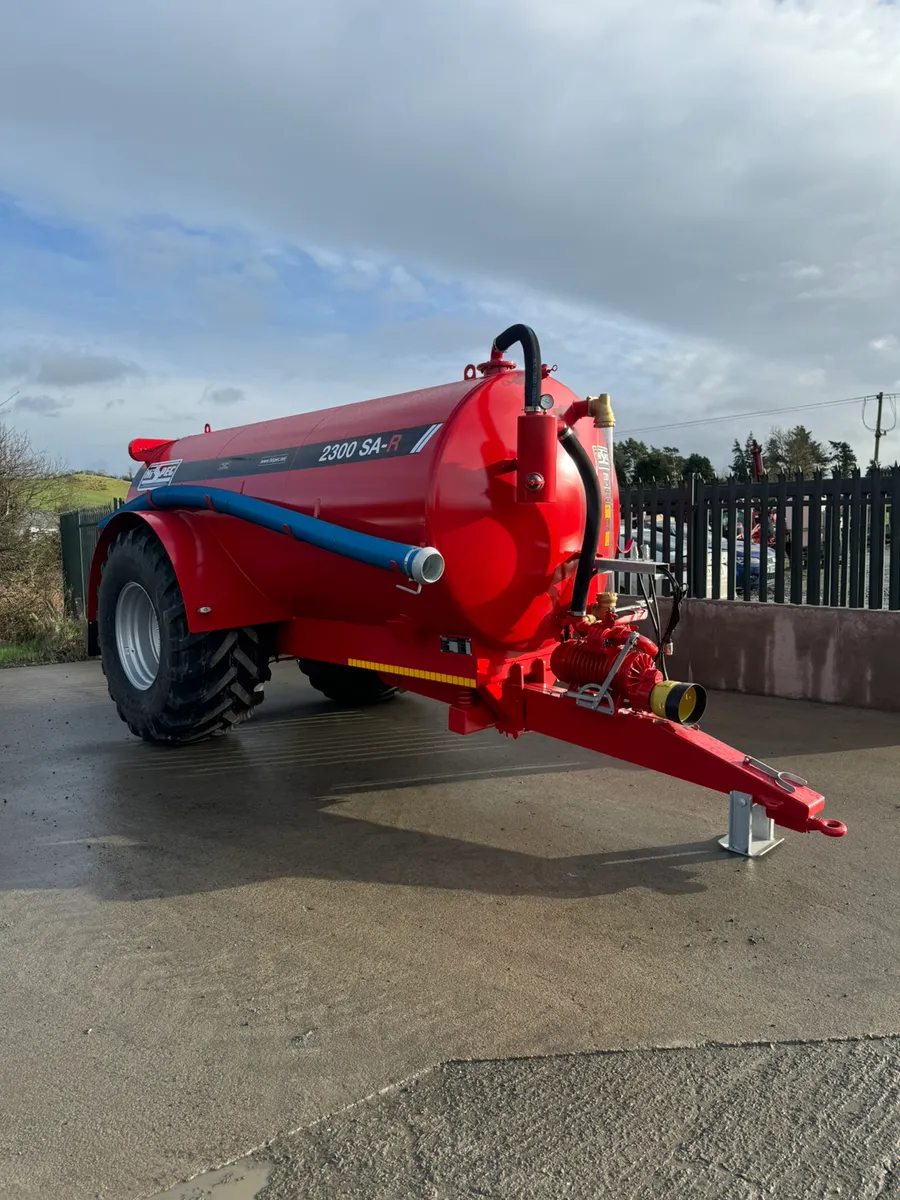 *** NEW HI-SPEC 2300 GALLON *** - Image 2