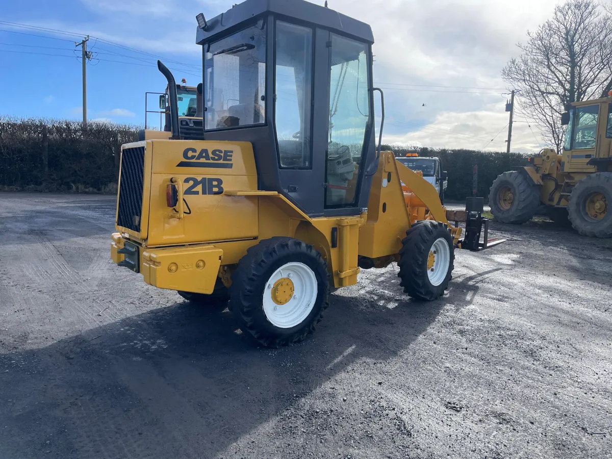 Case 21B Artic Loading Shovel - Image 3