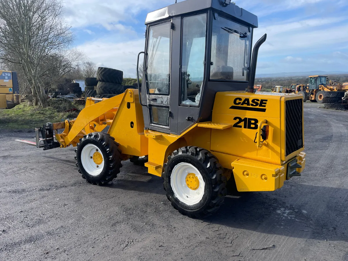 Case 21B Artic Loading Shovel - Image 1