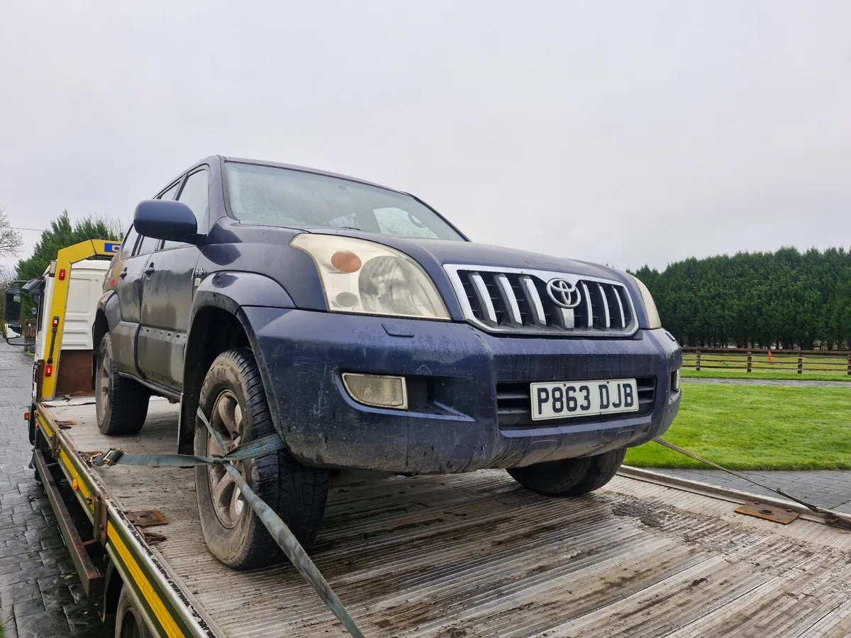 Toyota landcruiser 2004 auto breaking for parts - Image 2
