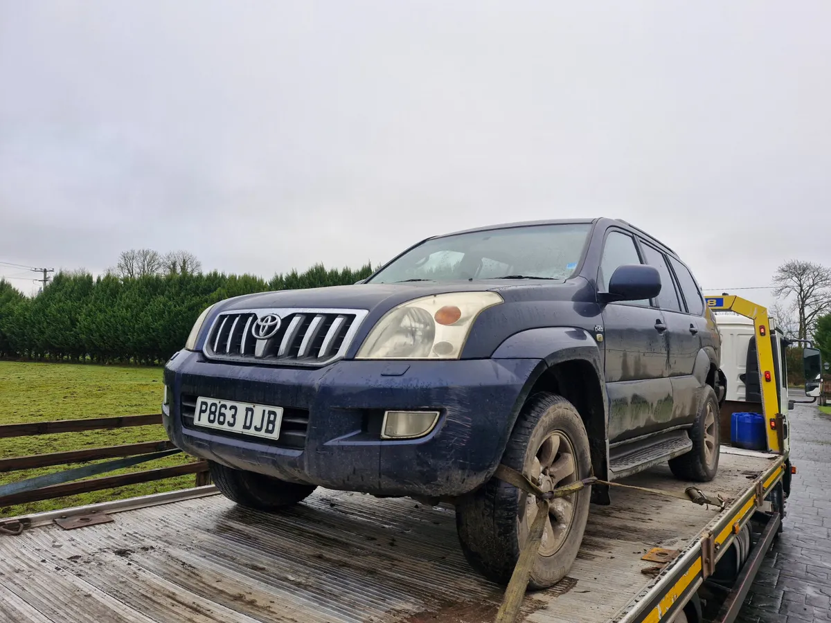 Toyota landcruiser 2004 auto breaking for parts - Image 1