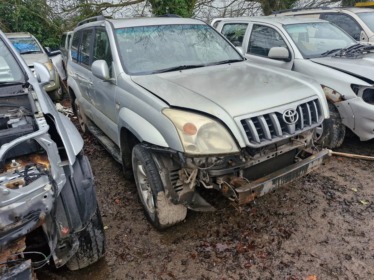 Toyota landcruiser lc5 2008 breaking for parts - Image 1