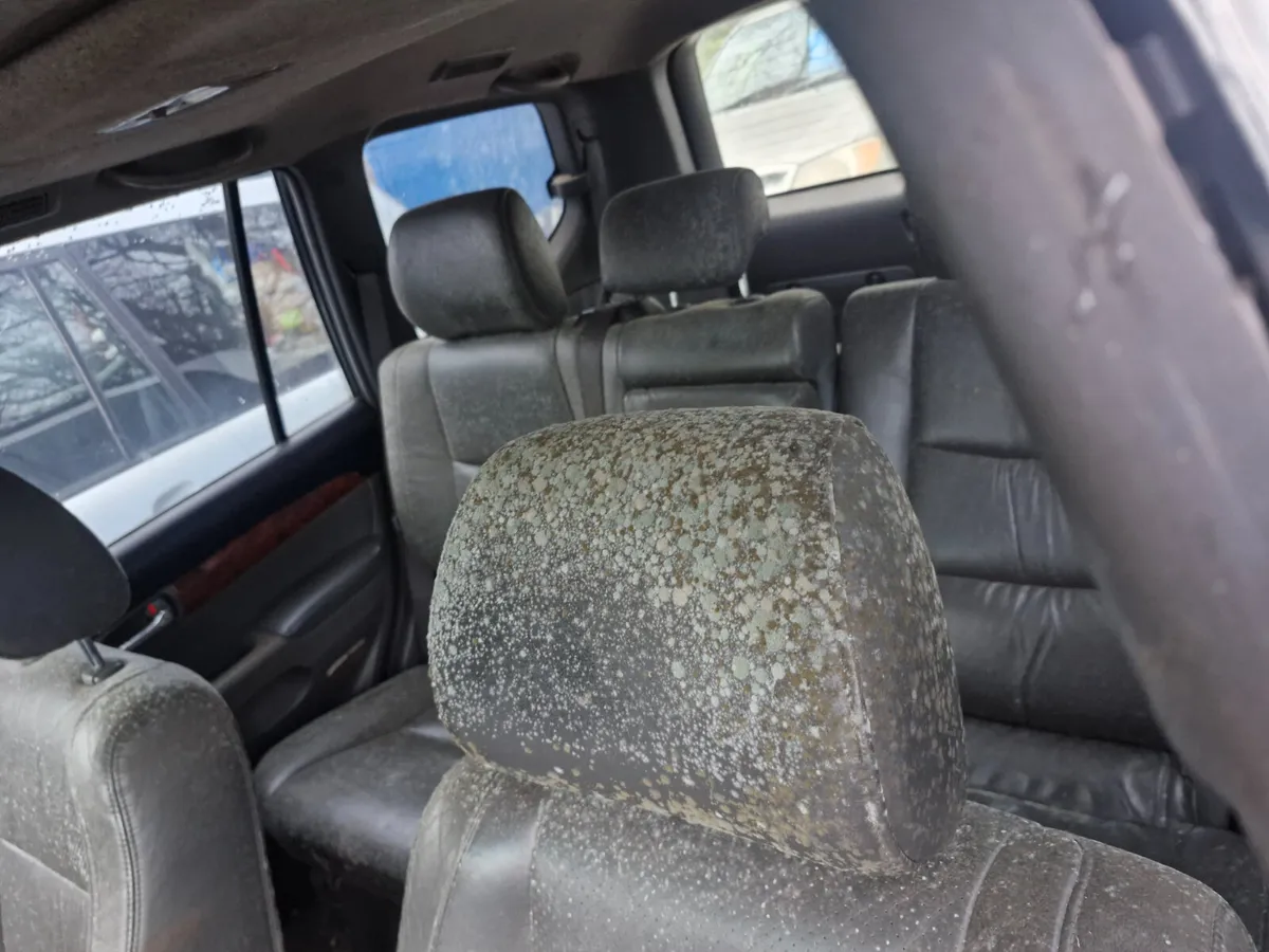 Toyota landcruiser lc5 2008 breaking for parts - Image 2