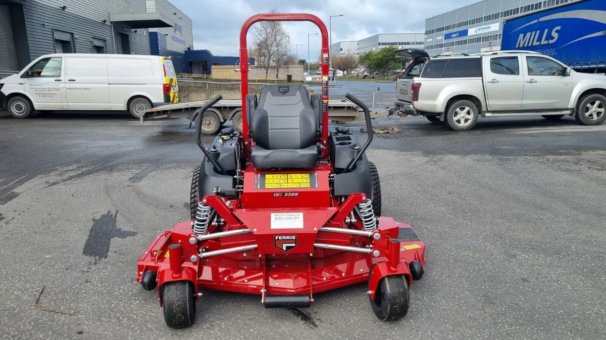 Ferris ISX3300 72" Zero Turn Mower - Image 1