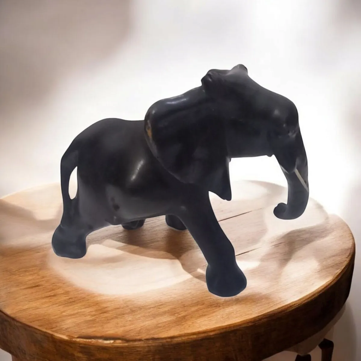 Beautiful carved elephant statue - Image 1