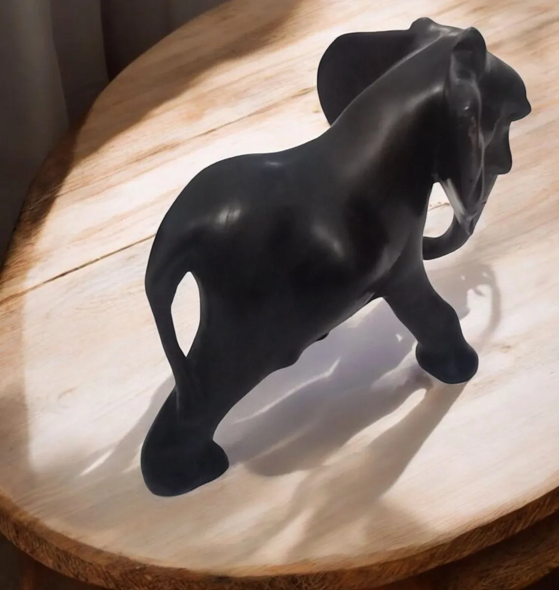 Beautiful carved elephant statue - Image 3