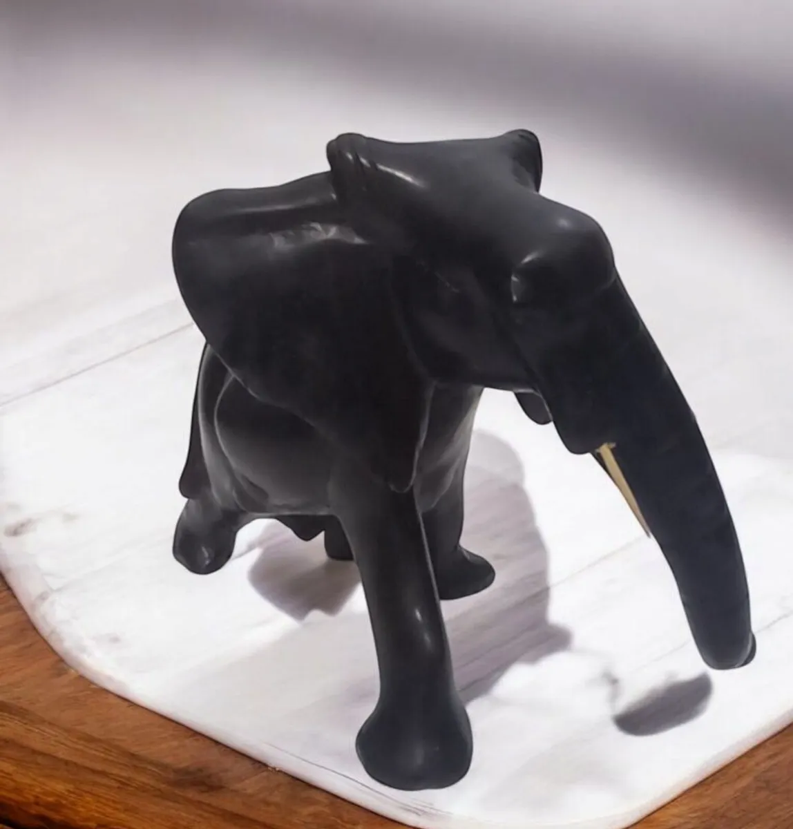Beautiful carved elephant statue - Image 2