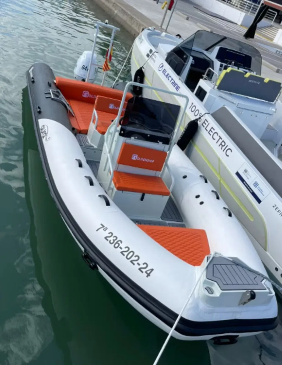 Aura 640 Experience the Future of Boating - Image 3