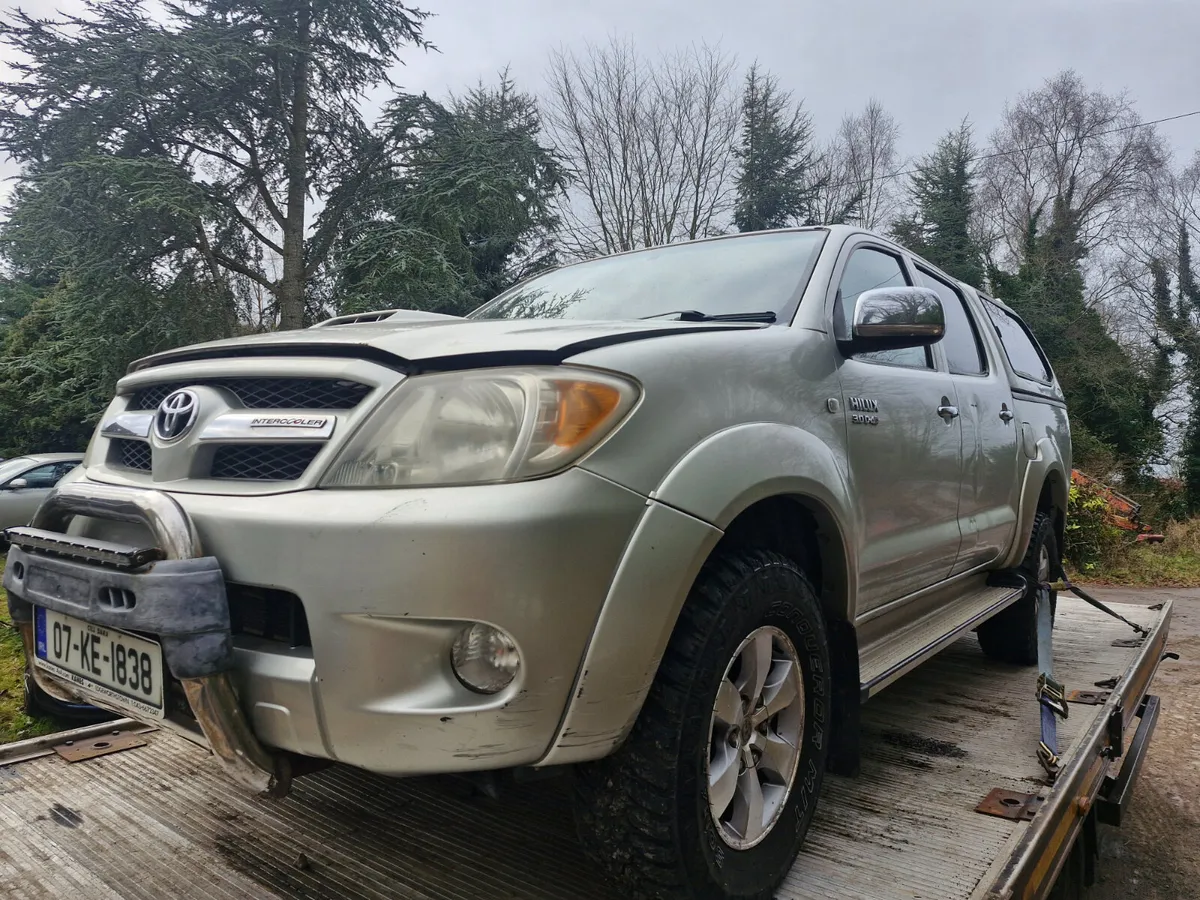 Toyota Hilux 2006 auto breaking for parts - Image 3
