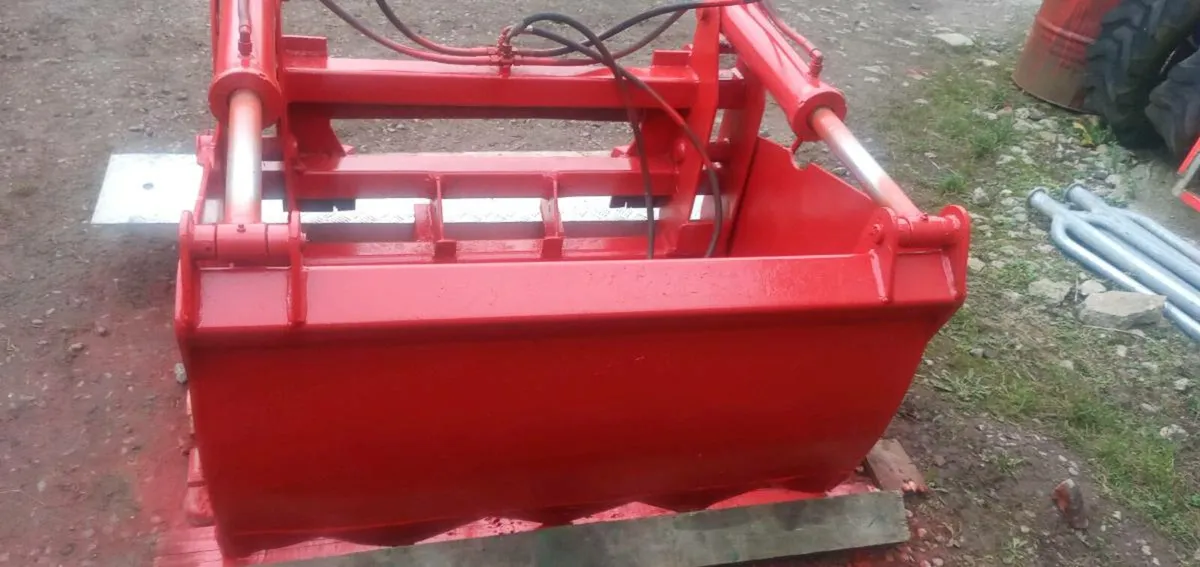 Shear grab for sale and Pallet forks for sale. - Image 1