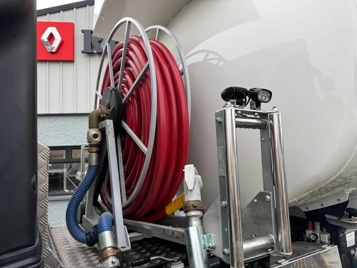 Renault Oil Tanker - Image 4