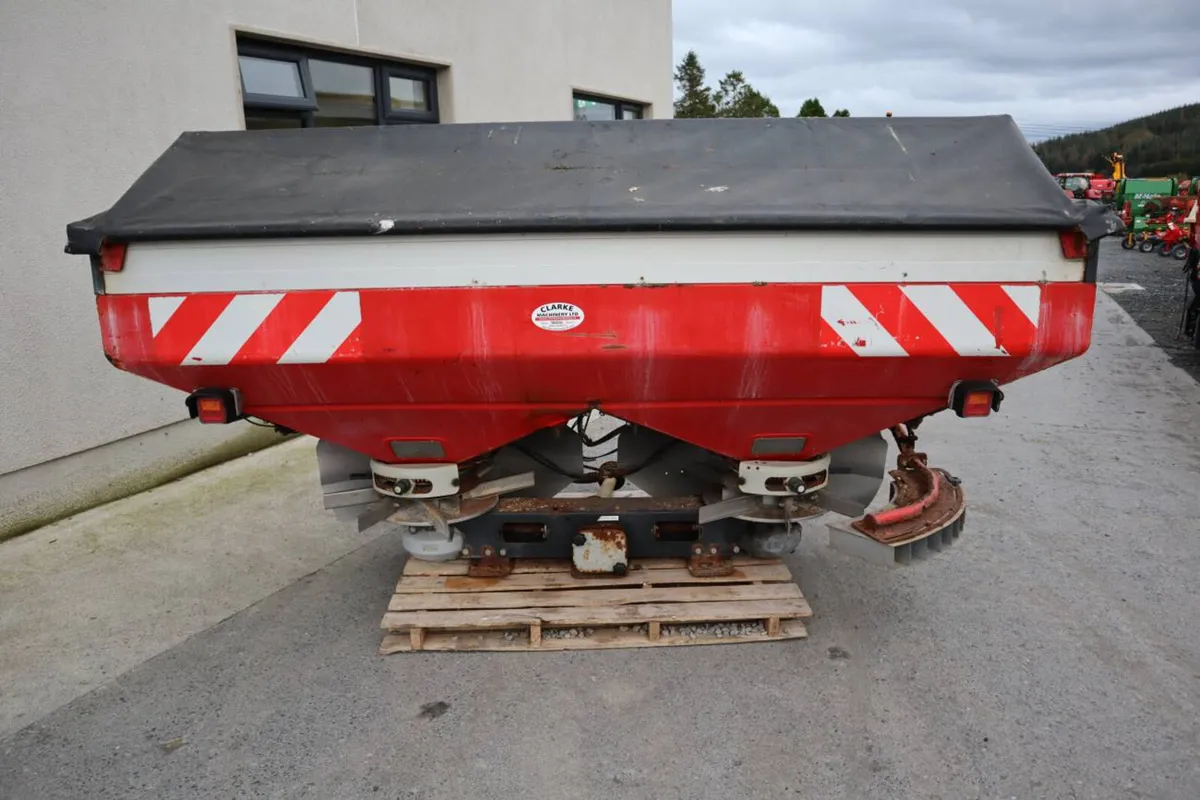 Vicon 2 Tonne  Fertiliser Spreader - Image 2