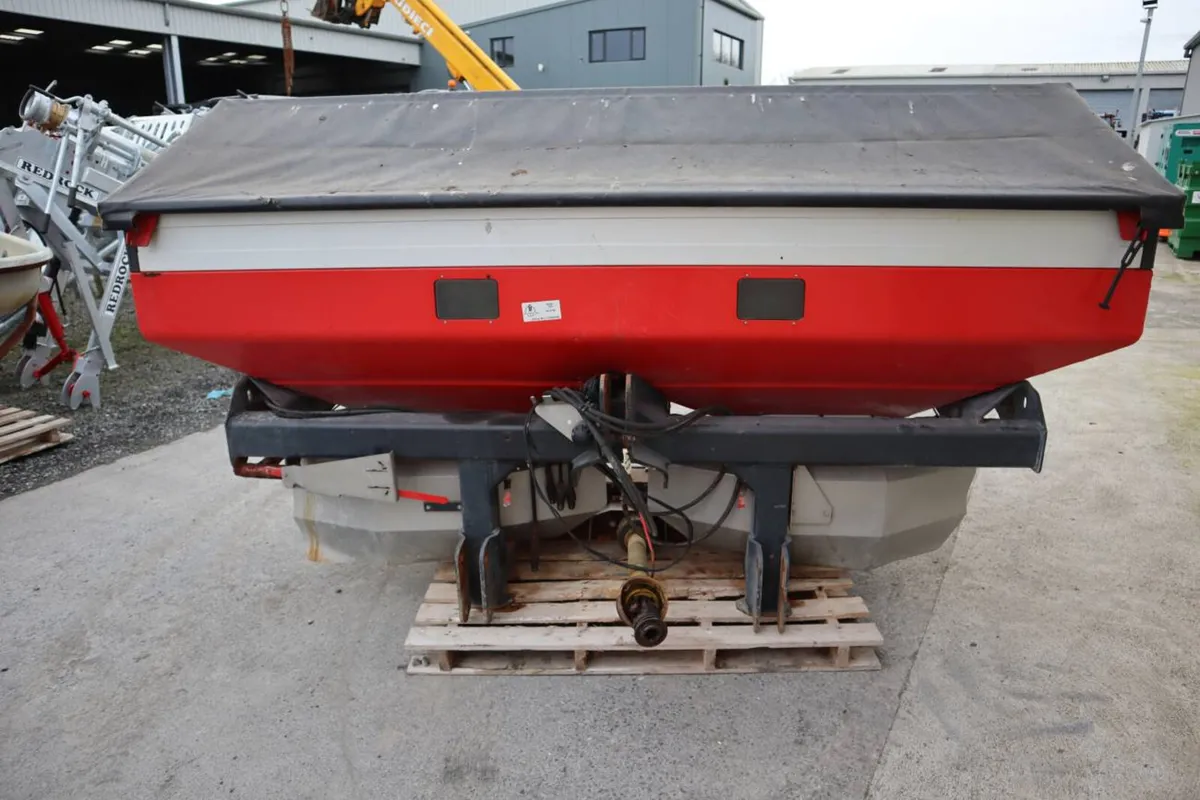 Vicon 2 Tonne  Fertiliser Spreader - Image 3