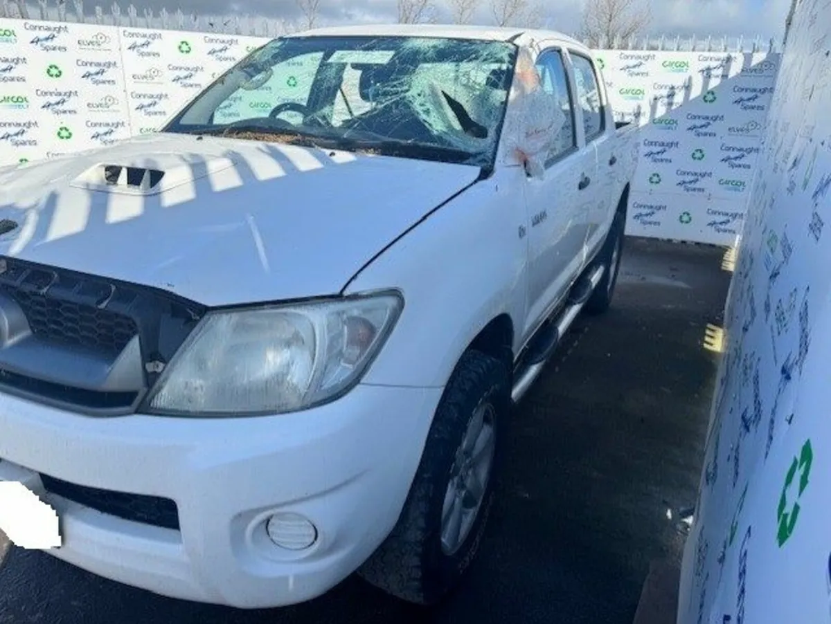 2010 TOYOTA HILUX 2.5D JUST IN FOR BREAKING - Image 2