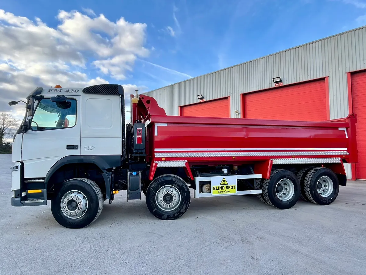2018 Volvo FM420 8x4 Tipper - Image 4