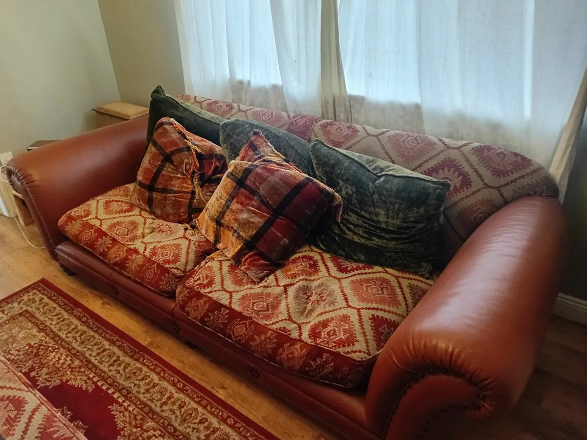 Tetrad lounge suite - Image 1