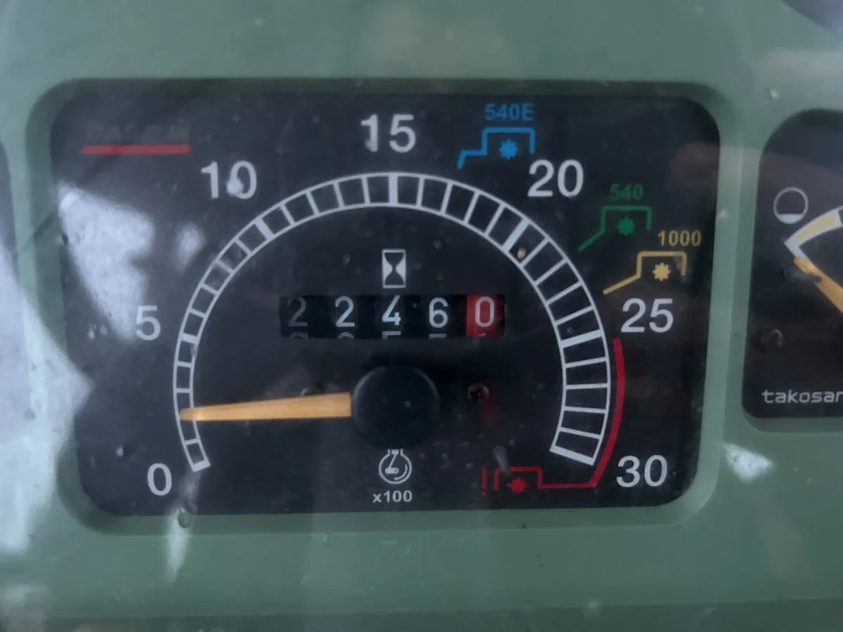 2004 Case JX85 - Image 2