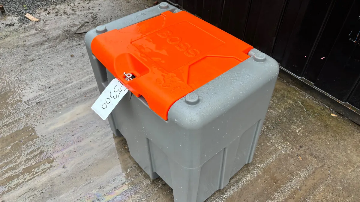 NEW Boss 210L Plastic Fuel Bowser - Image 3