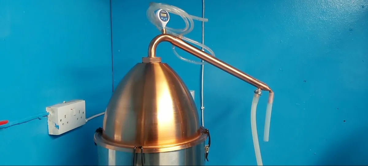 Distilling equipment - Image 1