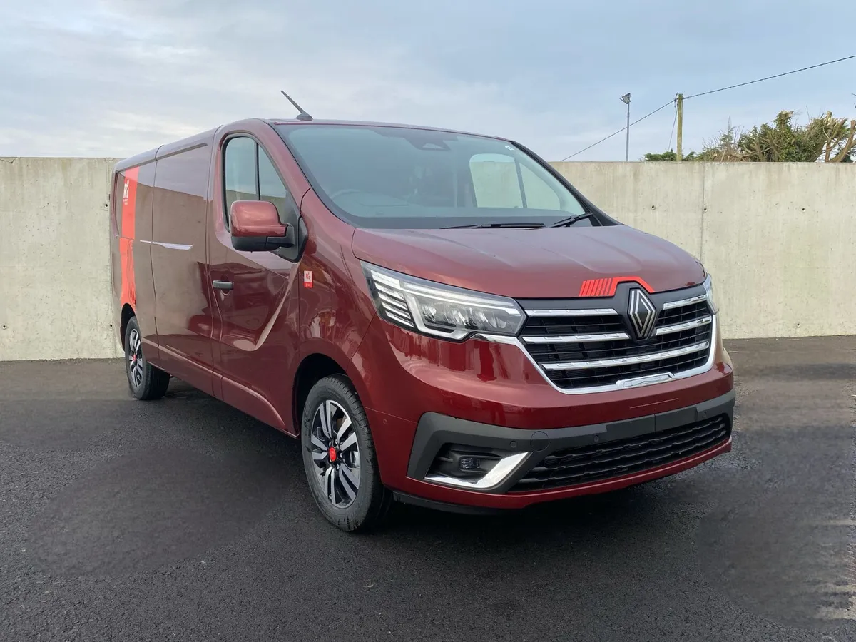 Renault Trafic Exclusive Carmen Red 150/170 HP - Image 4