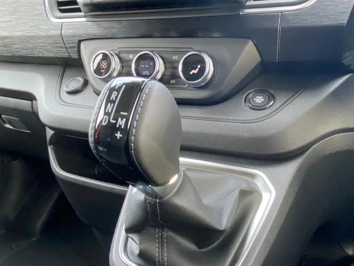 2026 Renault Trafic Exclusive Urban Grey - Image 4