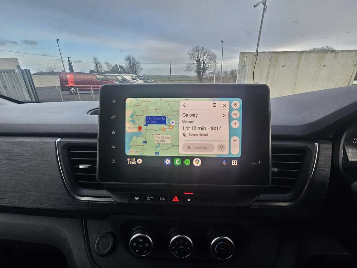 Renault Trafic Red Edition White 150  HP - Image 4