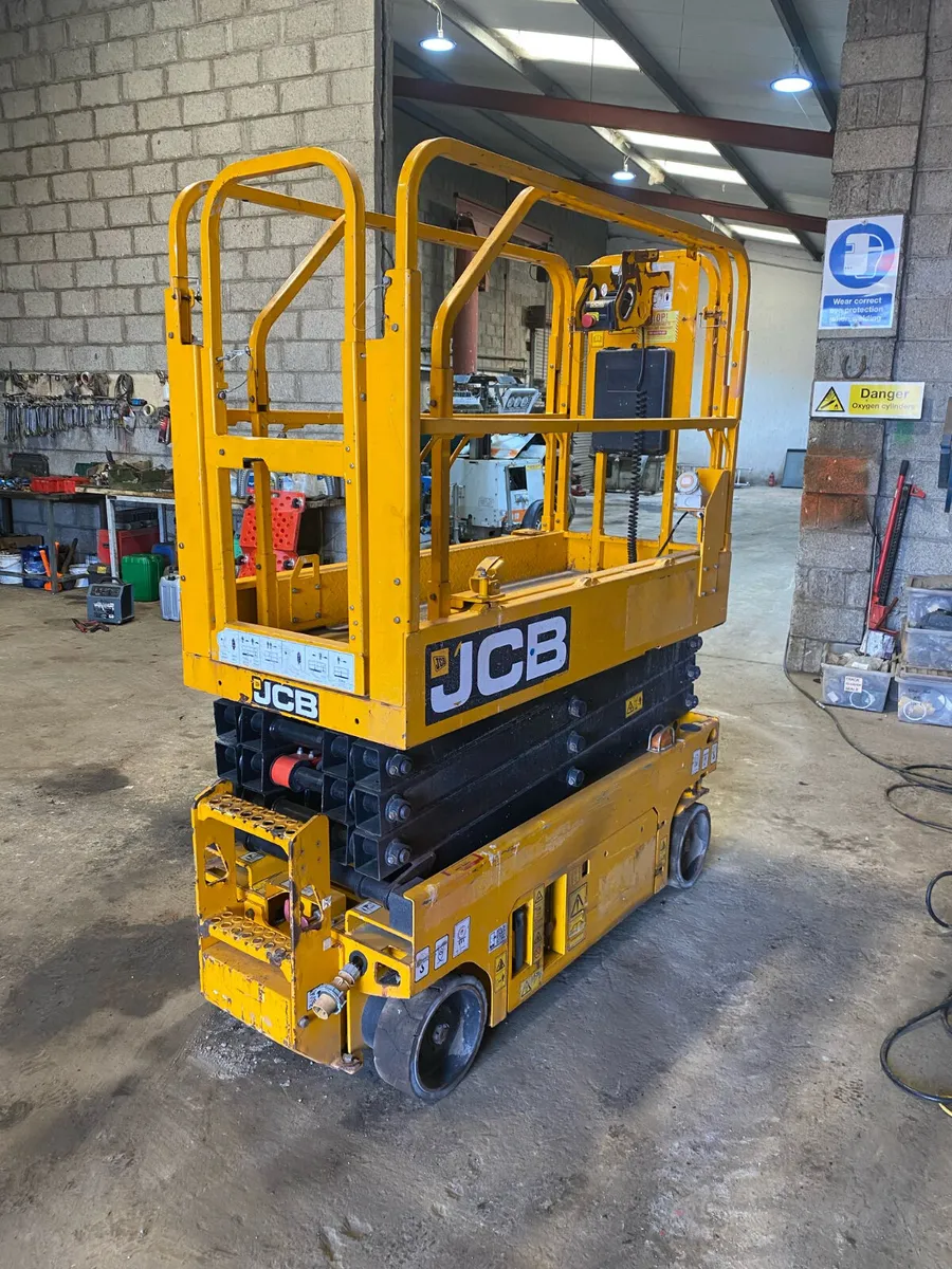 JCB scissor lift - Image 4