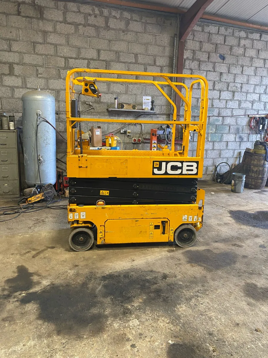 JCB scissor lift - Image 1