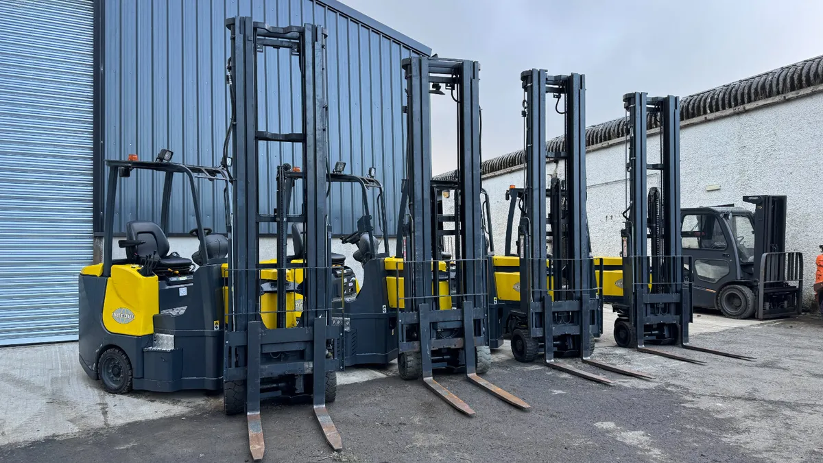 6 x Aisle-Master 1.5 & 2T E Narrow Aisle Forklifts - Image 3